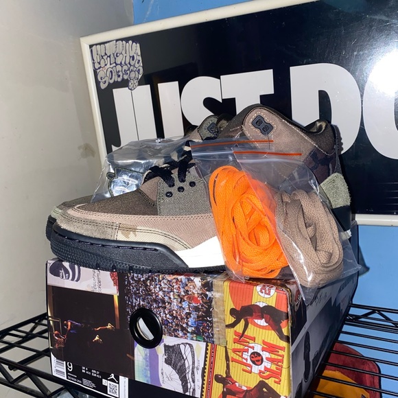 Air Jordan 3 - Picture 2 of 9